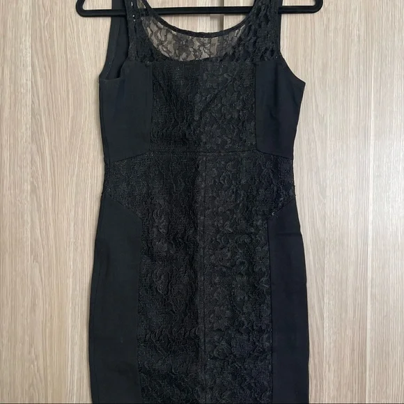 Sanctuary Fitted Lace Dress Size XS - Picture 2 of 3